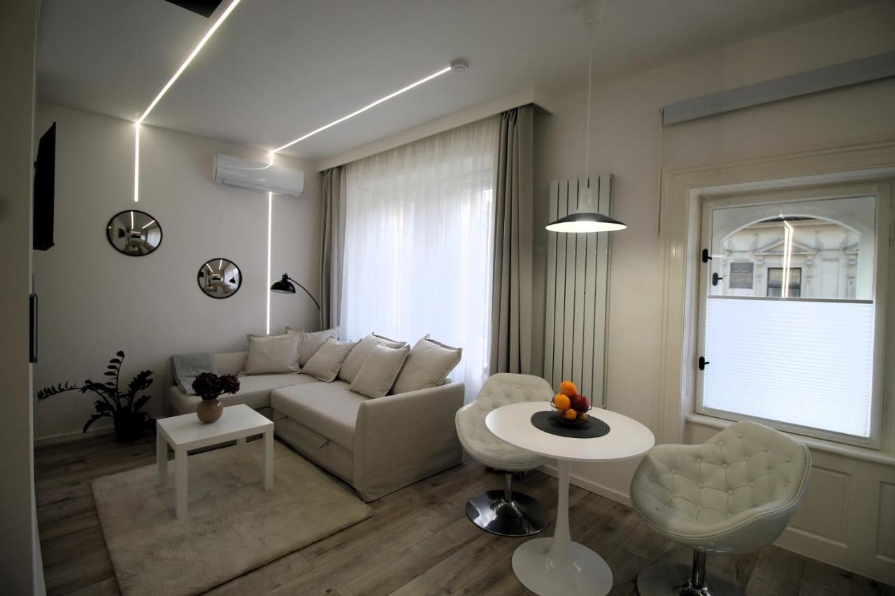 Modern Studio A Belvaros Koezepen Parkoloval- Kata Studioapartman Győr Kültér fotó