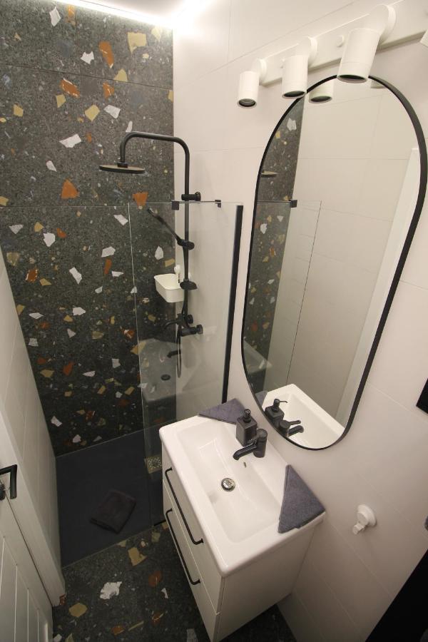 Modern Studio A Belvaros Koezepen Parkoloval- Kata Studioapartman Győr Kültér fotó