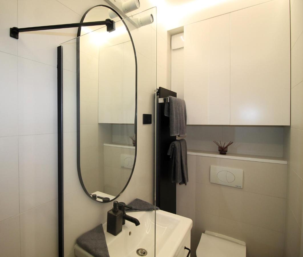 Modern Studio A Belvaros Koezepen Parkoloval- Kata Studioapartman Győr Kültér fotó