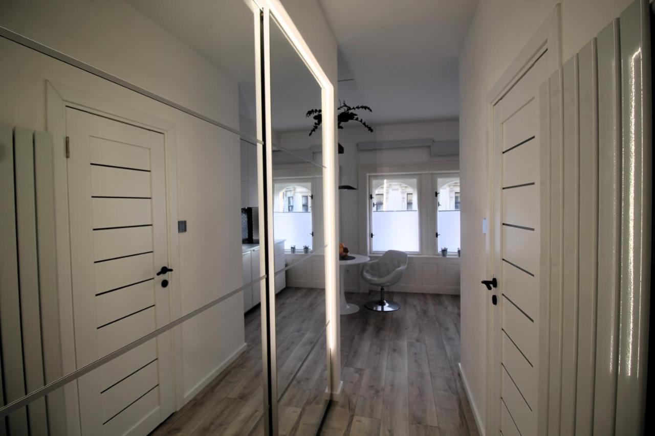 Modern Studio A Belvaros Koezepen Parkoloval- Kata Studioapartman Győr Kültér fotó