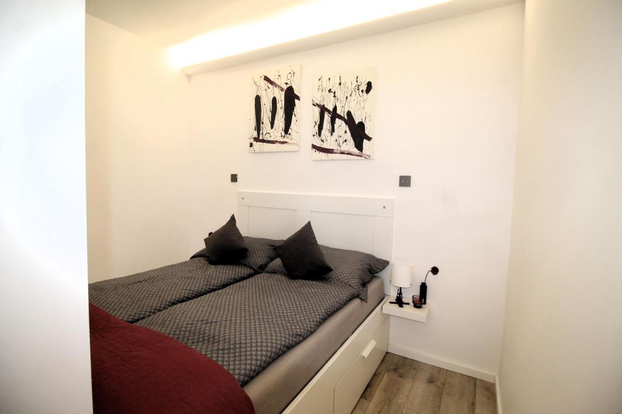 Modern Studio A Belvaros Koezepen Parkoloval- Kata Studioapartman Győr Kültér fotó
